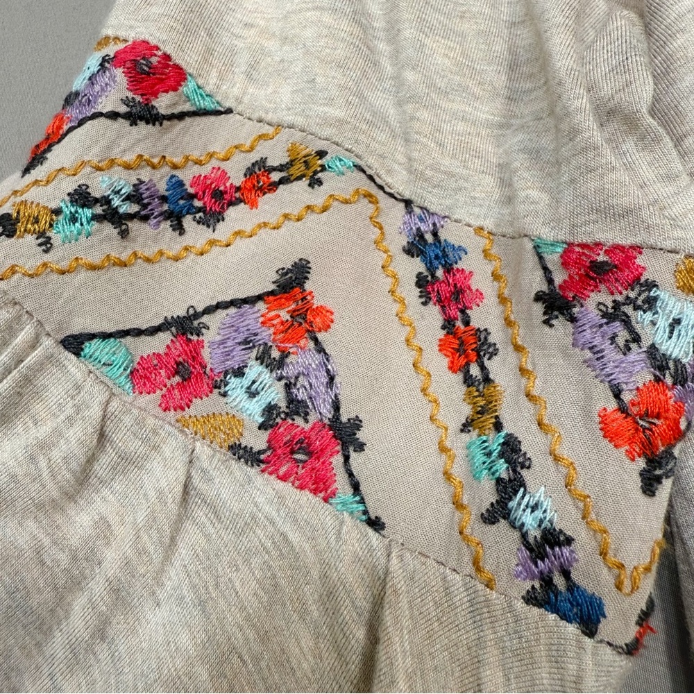 DEMOCRACY colorful embroidered bell sleeve top, M. - Picture 2 of 8